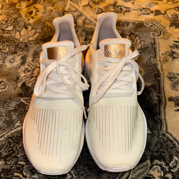 ADIDAS SWIFT RUN W - Picture 1 of 5